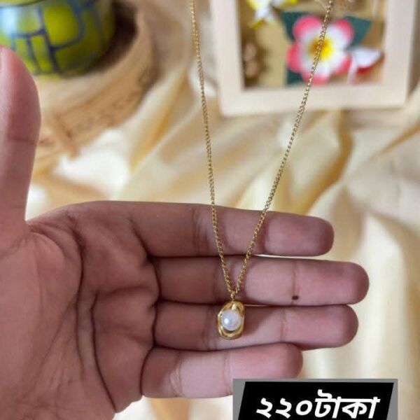 Elegant Gold Pearl Pendant Necklace