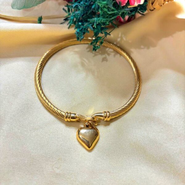 Premium Gold Plated Stylish Bracelet for Women – Elegant Fashion Bangle