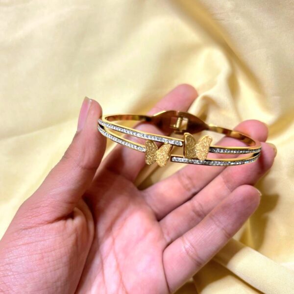 Luxury Fashion Bracelet for Women – Elegant Gold Plated Bangle
