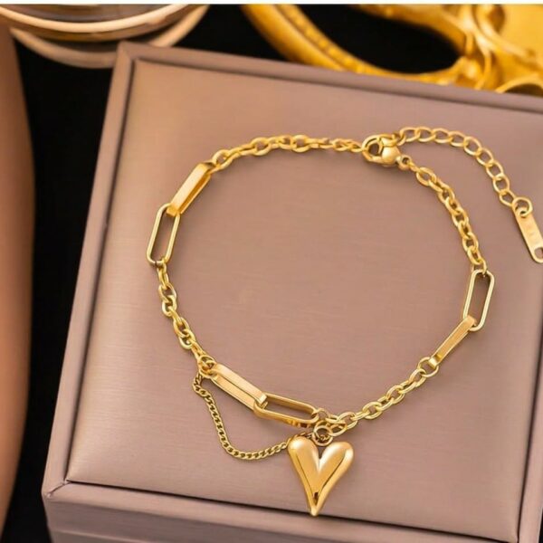 Elegant Gold Heart Charm Bracelet for Women
