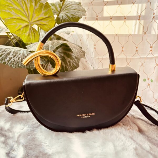 Half moon bag - Color: Black